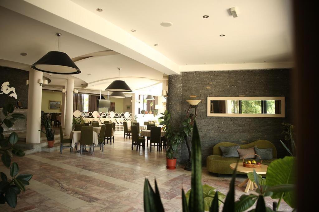 Sirena Hotel Tushemisht المظهر الخارجي الصورة