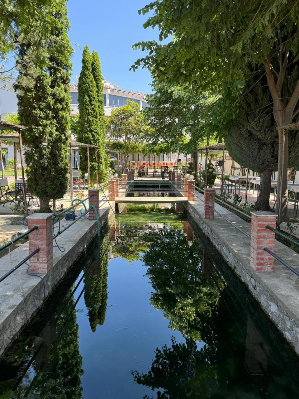 Sirena Hotel Tushemisht المظهر الخارجي الصورة