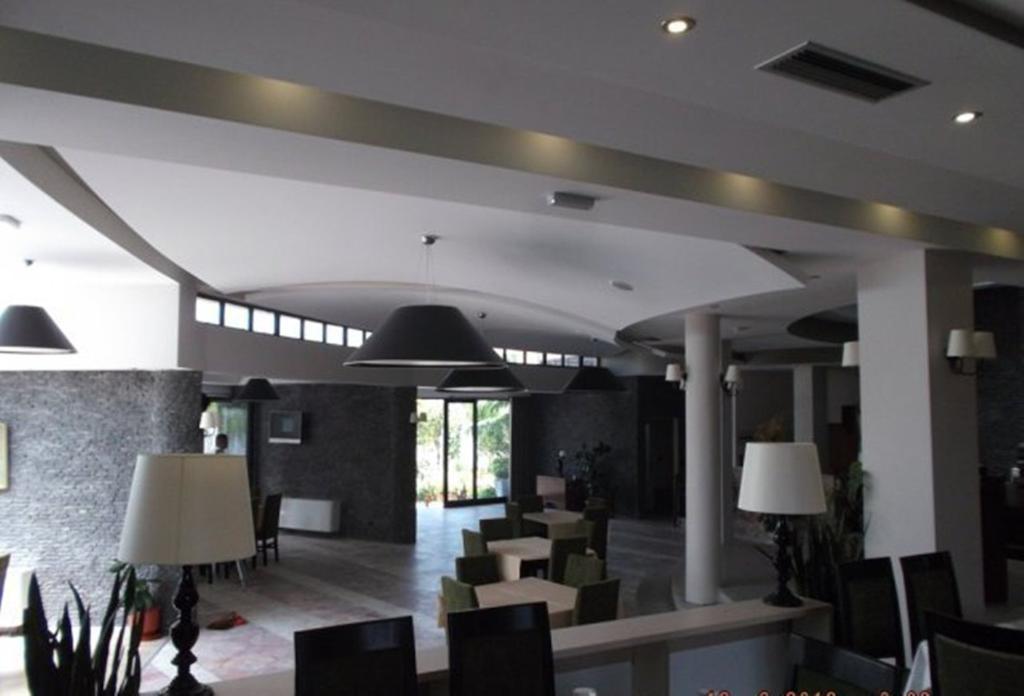 Sirena Hotel Tushemisht المظهر الخارجي الصورة
